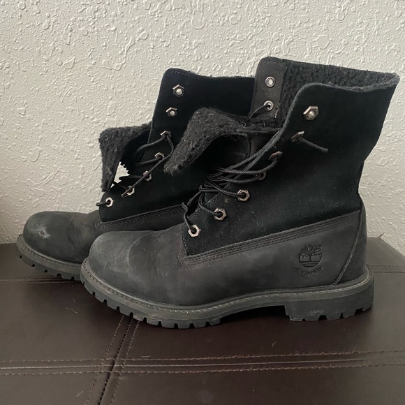 Black fuzzy Timberlands - Picture 5 of 8